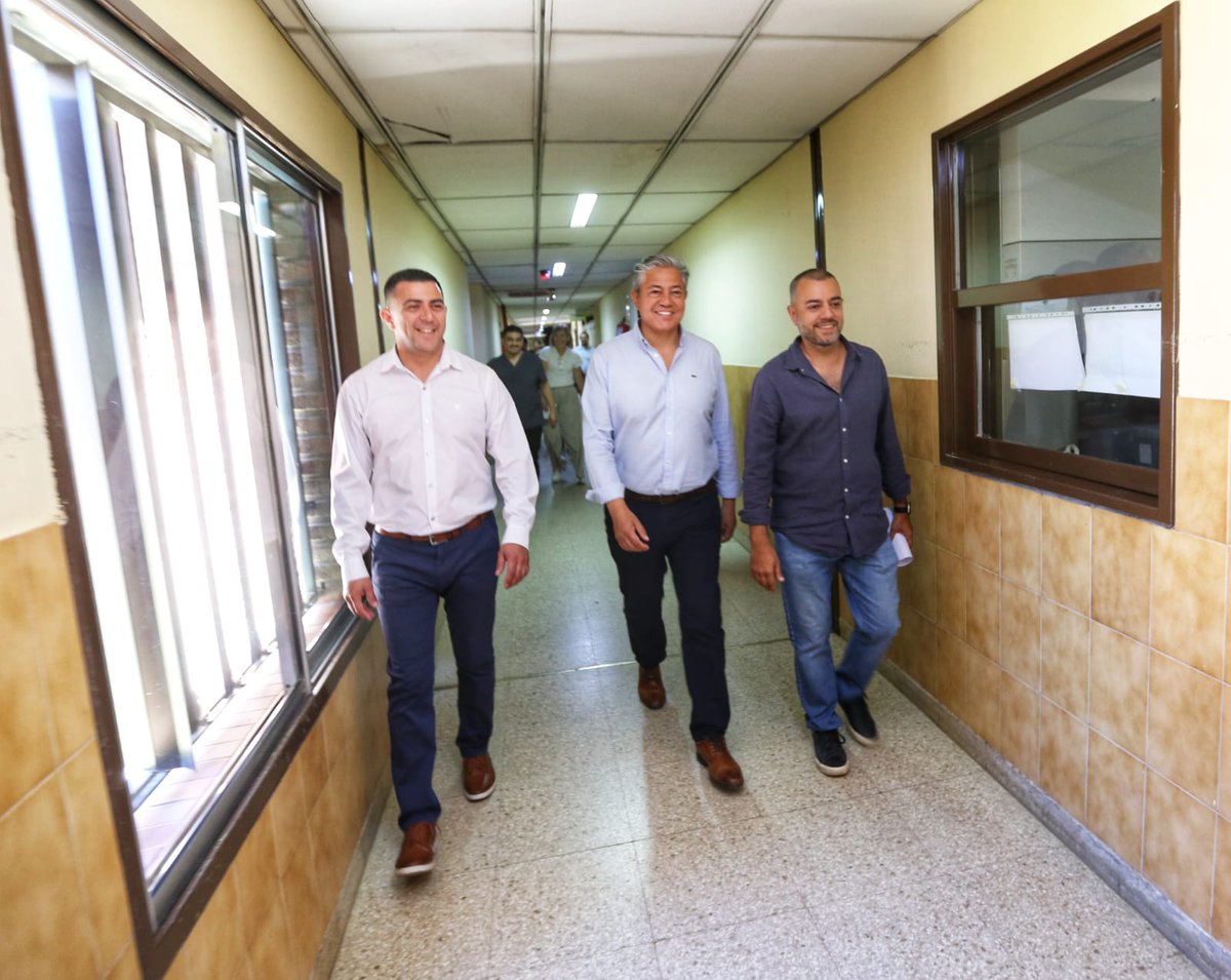 Rolo_Figueroa's tweet photo. NUEVA INFRAESTRUCTURA SANITARIA PARA CHOS MALAL

La salud es una prioridad en todas las regiones de la provincia. Por eso, esta tarde inauguramos un nuevo espacio en el Hospital de Chos Malal para la atención de patologías oncológicas digestivas, beneficiando a más de 200 pacientes de la Región Alto Neuquén.

Muchas de estas obras se realizan gracias a los fondos obtenidos por el sistema de recupero, que regresan al hospital para mejorar la infraestructura y la calidad de atención.