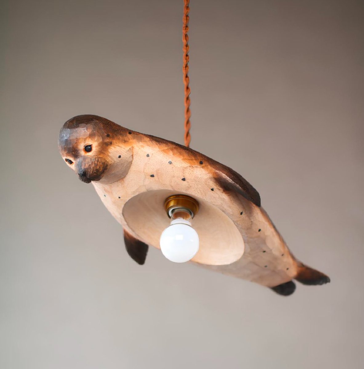 what if we   kissed under the  seal  lamp?