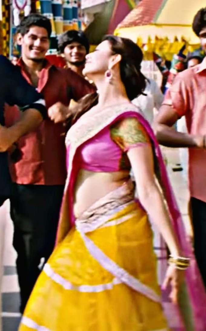 hohnseena9's tweet photo. #KajalAggarwal ).(
Front view.                      Side view https://t.co/fKJMyHvpDM