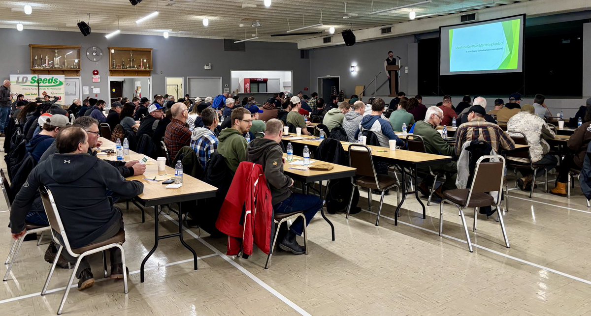 MbPulseGrowers's tweet photo. Matt Searcy with @ColumbiaGrain starting off the afternoon with an update on the dry bean market #drybeans #beanday https://t.co/XMX2qBq0t6