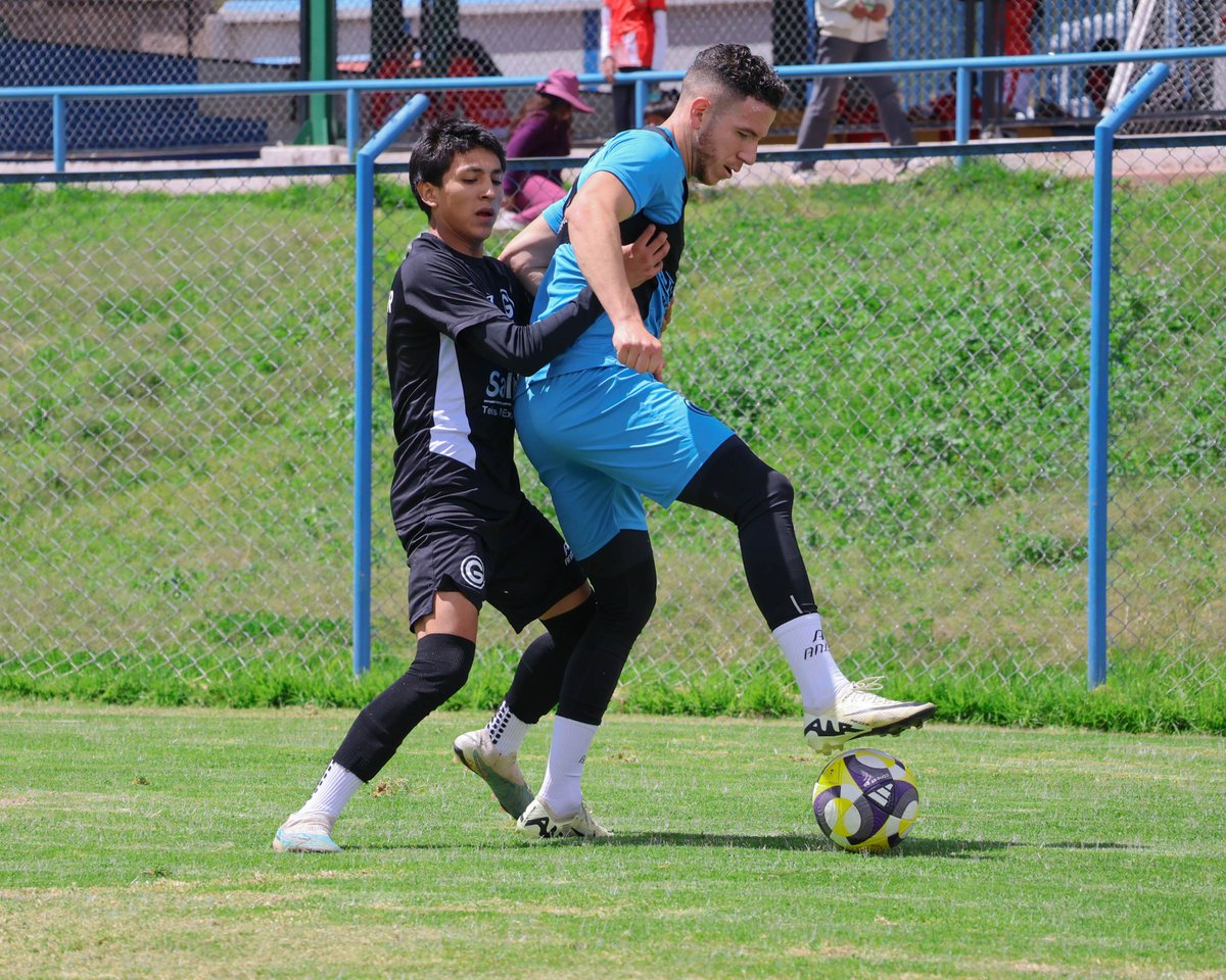 CD_Garcilaso's tweet photo. 𝗘𝗻𝘁𝗿𝗲𝗻𝗮𝗺𝗶𝗲𝗻𝘁𝗼 𝗷𝘂𝗻𝘁𝗼 𝗮 𝗻𝘂𝗲𝘀𝘁𝗿𝗮 𝘀𝘂𝗯 𝟭𝟴. 💪🏼

#DeportivoGarcilaso #RicoGarci #PedacitoDeCielo #CelesteHastaLaMuerte #CelesteDeCorazon #CuscoCeleste #Cusco #Garcilaso #ConElGarciHastaElCielo #HastaLaGloria #LaCelesteNoAbandona https://t.co/OvhlpZhDPh