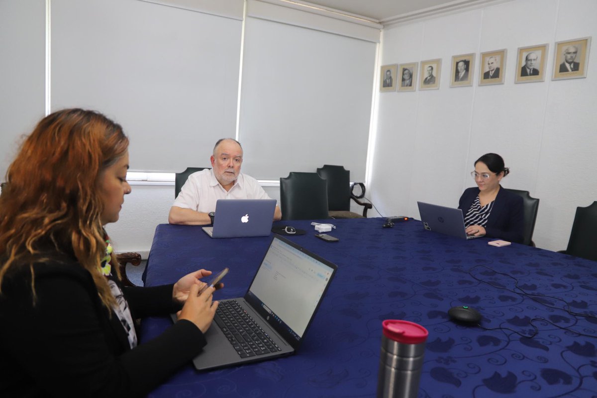 Nuestro secretario nacional, Dr. Mauricio Osorio, junto al Tesorero Nacional, Dr. Carlos Becerra, además de los presidentes regionales de COLMED Santiago y Los Ríos, Dra. Gisela Viveros y Dr. Pablo Flores, respectivamente en compañía de la Pdta. del Capítulo Médico de La Unión,