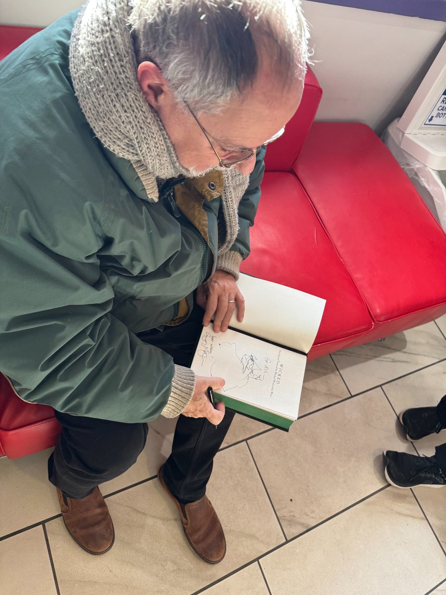 CMS_ConcordMA's tweet image. Fresh off their incredible Seussical performances, the cast/crew joined other CMS students for our first Unified field trip—a private showing of Wicked. But the real surprise? Gregory Maguire, the author &amp;amp; visionary behind the franchise, was sitting in the audience with them!💚