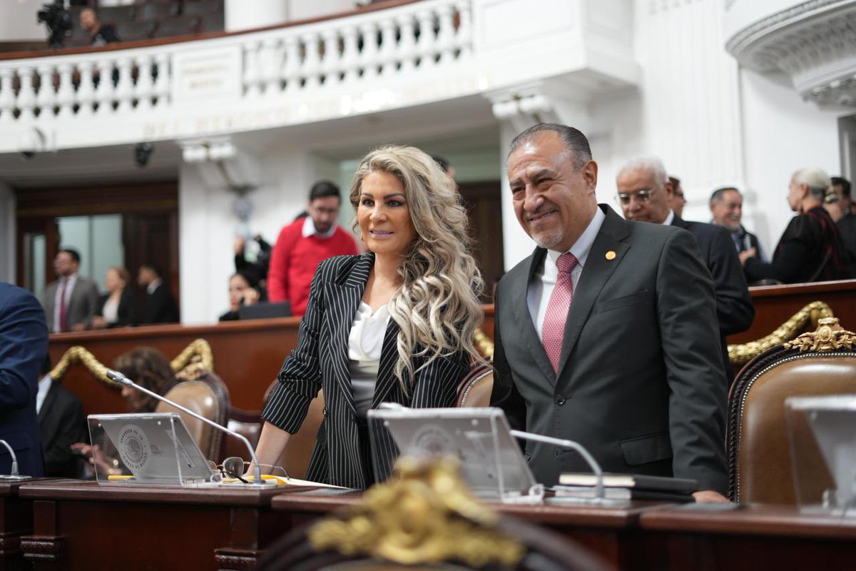 AriasNora's tweet photo. En Sesión Solemne con motivo del aniversario de la Constitución de 1917 y la Constitución de la CDMX 2017. Desde el #GPPRD asumimos el compromiso de trabajar para garantizar la progresividad de los derechos y la aplicación de nuestra Carta Magna Local; desde el Legislativo debemos construir junt@s un futuro digno para nuestra historia. 
#CongresoCDMX 
#ProgresividadDeLosDerechos 
#TrabajoLegislativo