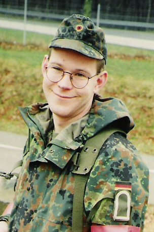 OberstWKlink's tweet photo. @chinnychick Anytime... Baby face me at the age of 25... #CitoAtqueSecure https://t.co/cuw3yK98sp