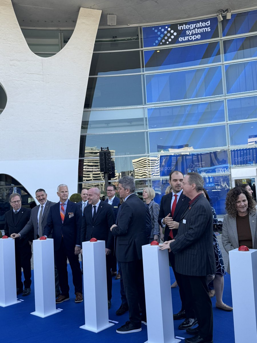 mariagalindogd's tweet image. Amazing week in L'Hospitalet, Barcelona, for #ISE2025 🖥️

 #AV: such a dynamic sector -globally and in Catalonia

➡️ latest report on Catalonia's AV sector, by @accio_cat @empresacat : accio.gencat.cat/ca/serveis/ban…