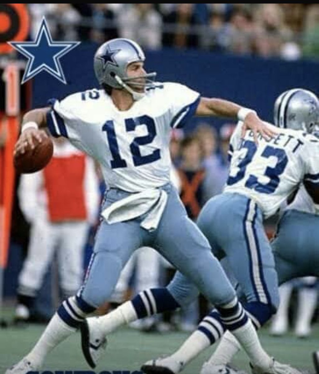 Hoy cumple 83 años Roger Staubach.
Uno de los principales culpables para que me enamorara de este gran deporte.
Hombre integro y gran jugador.
El verdadero Capitán América y uno de los mejores QBs de la historia.