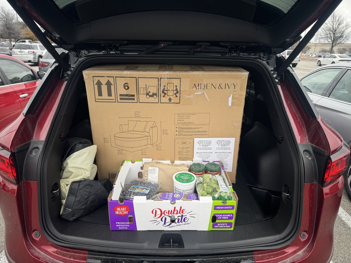 BonsaiBroz's tweet image. When @BonsaiBride says we’re going to Costco for “eggs” 😅