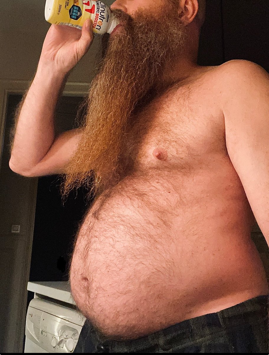 BellyOnly's tweet photo. My belly! 🐖
Mon bide! 🐖

#belly #hairybelly #dadbelly #daddybelly #hairy #nipples #piercing #beard #bearded #redbeard #redhair #dad #daddy #hairychest #chest #weight #fat #gainweight #bear #gaybear #gay https://t.co/cBvM8bj6VY