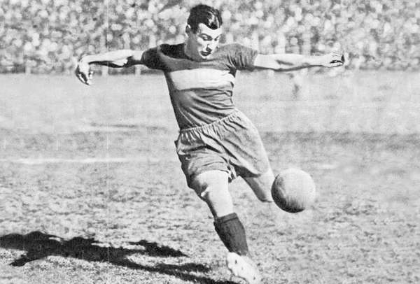 histoporte_'s tweet photo. 🗓️ #UnDiaComoHoy
🇦🇷⚽️ Nació Francisco #Varallo, el jugador más joven de la delegación de Argentina en la Primera Copa del Mundo. Surgió de Gimnasia y Esgrima La Plata y jugó en Boca https://t.co/HK5FqRZHhE