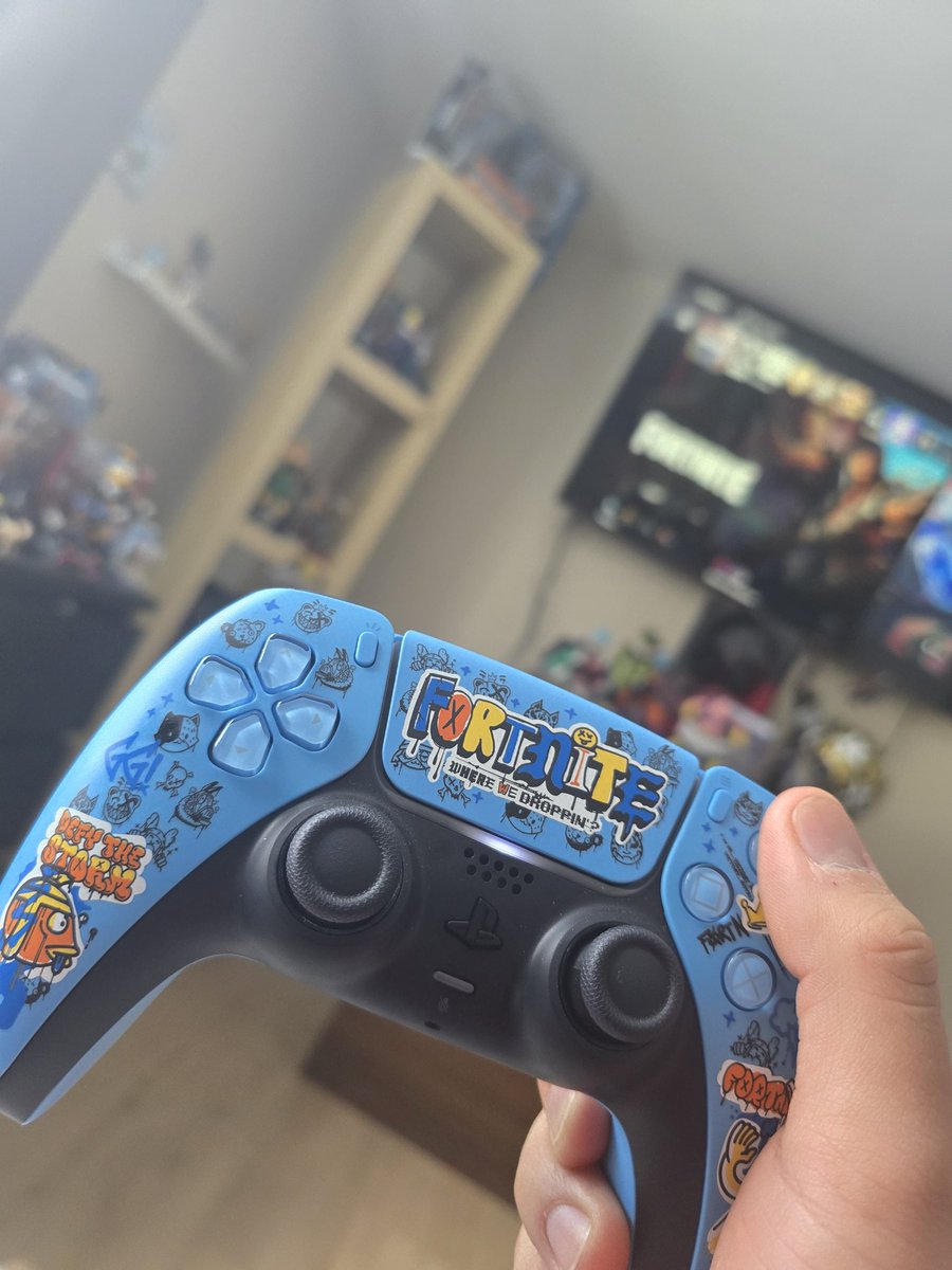 _eergiCh's tweet photo. Alguien se permite a manquear en el fornais ? #Fortnite https://t.co/RGZEvOkmda