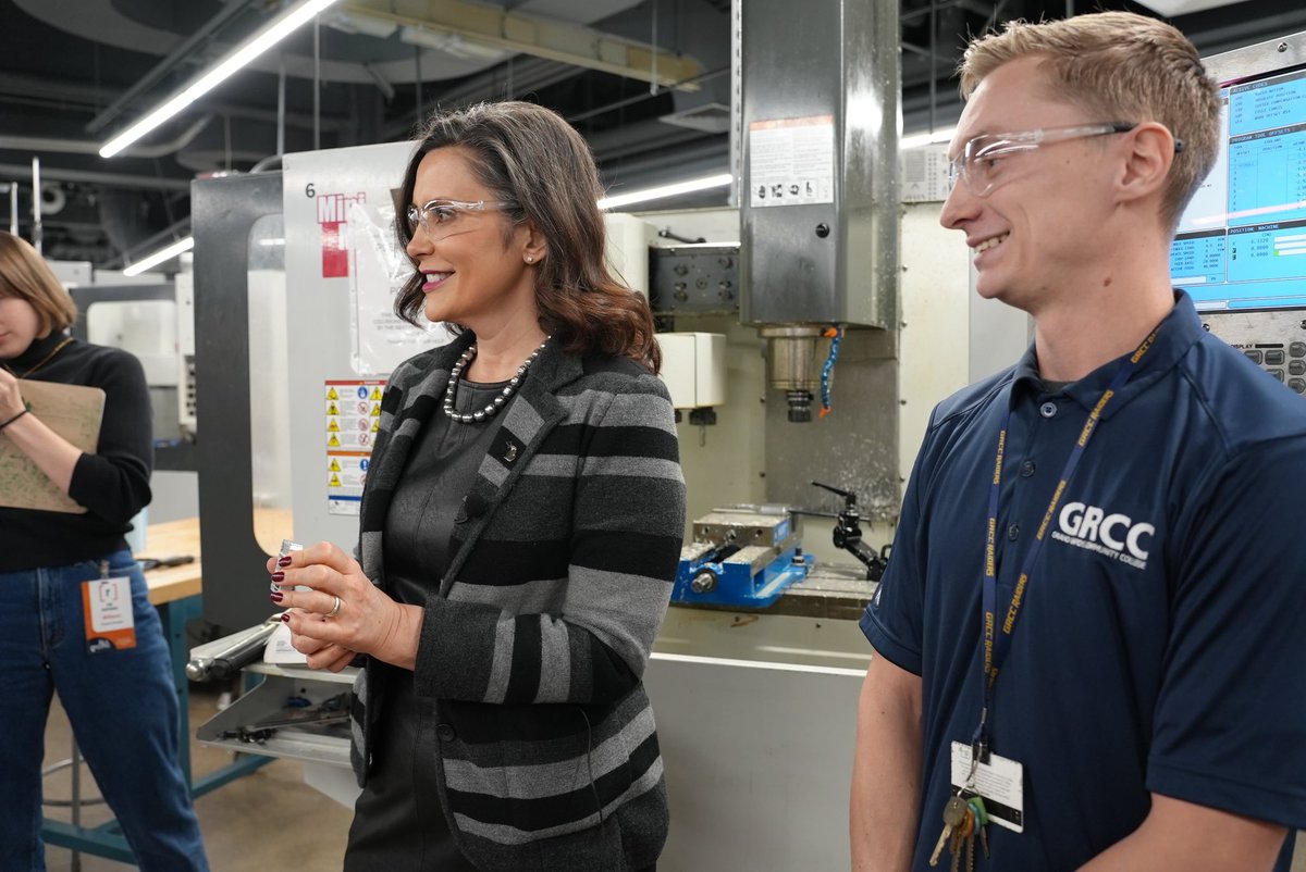 GovWhitmer's tweet photo. Four years ago, Republicans and Democrats came together to create Michigan Reconnect. Since then:
📄 200,000+ Michiganders applied
🏫 Over 66,000 have enrolled
🎓 And more than 8,000 graduated https://t.co/3JNTXPbxs1