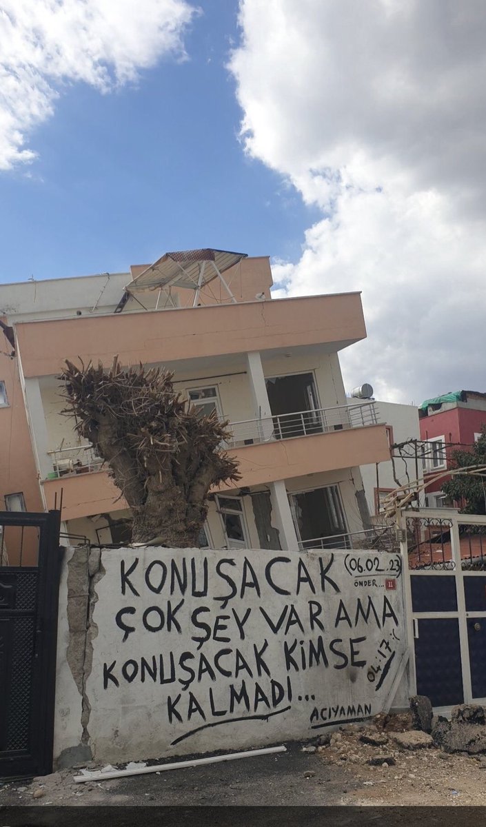 Bazıları küs uyudu,
Nede olsa sabah barışırız diye..

06.02.2023 

 #deprem #6subat2023