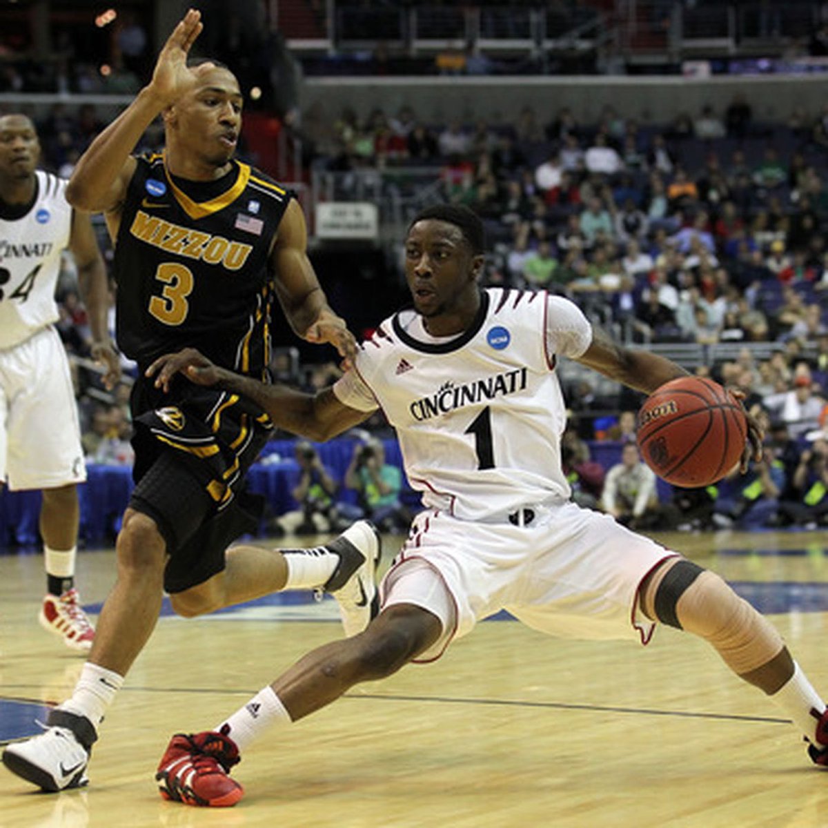 February 5th: Cashmere Wright

Averaged 13 ppg on 44% from the floor and 36% from 3pt senior year (2012-13)
