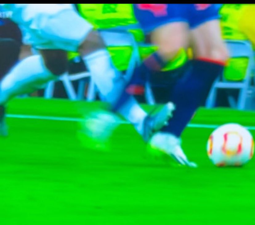 TQHTPodcast's tweet photo. 👉🏻 En una competición que fuera 𝗝𝗨𝗦𝗧𝗔 y  𝗧𝗥𝗔𝗡𝗦𝗣𝗔𝗥𝗘𝗡𝗧𝗘, el Celta acabaría de empezar su partido de 1/4 de final de la Copa.

🥷 Tras el 𝗔𝗧𝗥𝗔𝗖𝗢 de Munuera Montero y Hernández Hernández, lo acaba de empezar el Real Madrid.

😡 Ni olvidamos, ni perdonamos. https://t.co/HElyHJTOhg
