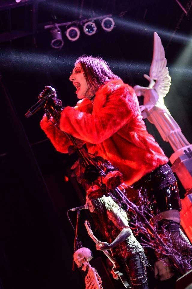 TonyDeadasF0ck's tweet photo. I need to see @ChrisMotionless in a skirt again before I die😭 https://t.co/5GZBdXuHt8
