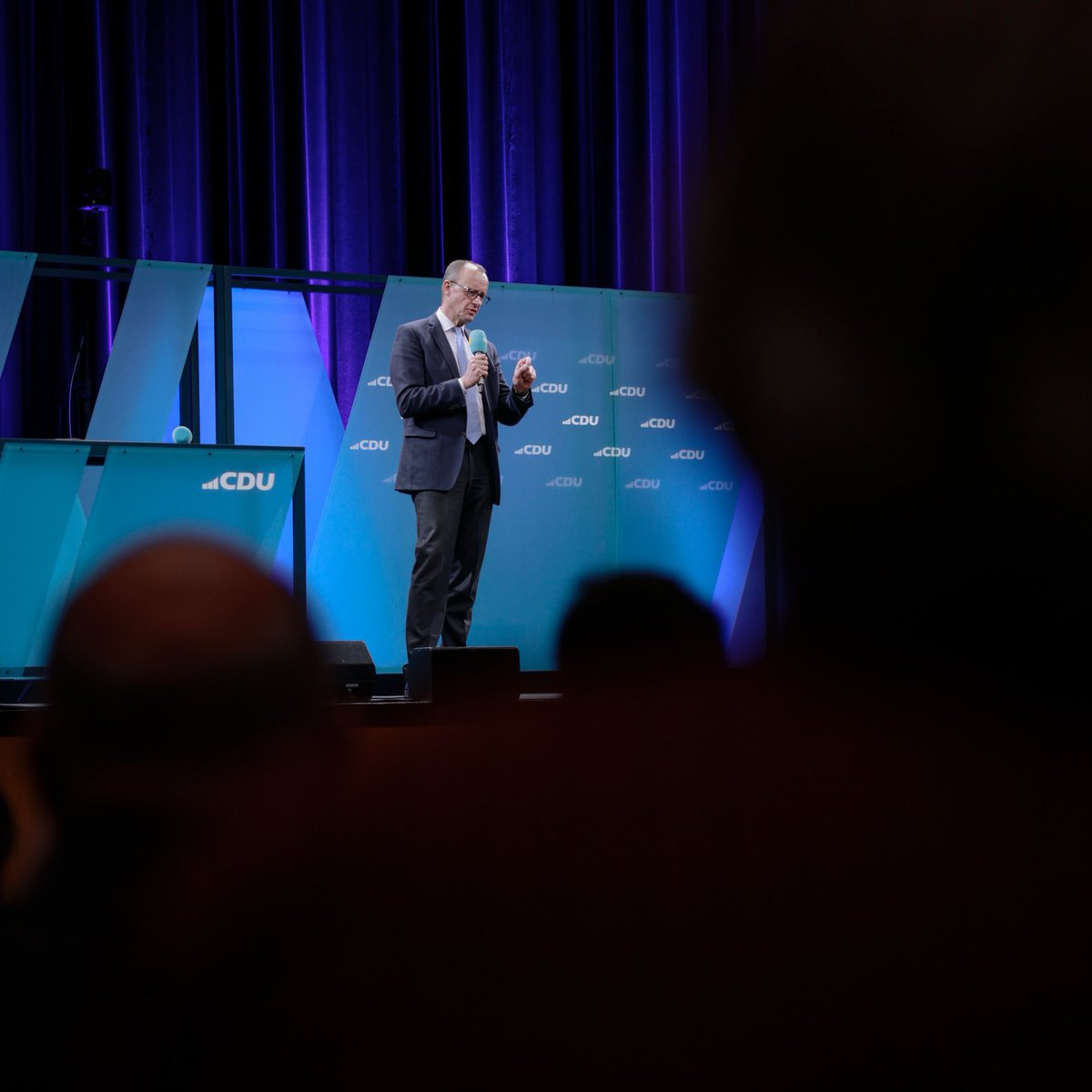Friedrich Merz (@_friedrichmerz) on Twitter photo „Wir liegen auf dem letzten Platz von allen großen Industrienationen. Wir haben einen dramatischen Arbeitsplatzverlust in der Industrie. Wir haben in den letzten Jahrzehnten nie einen solchen Kapitalabfluss gehabt. Das müssen wir stoppen.“ (tm) „Wir liegen auf dem letzten Platz von allen großen Industrienationen. Wir haben einen dramatischen Arbeitsplatzverlust in der Industrie. Wir haben in den letzten Jahrzehnten nie einen solchen Kapitalabfluss gehabt. Das müssen wir stoppen.“ (tm)