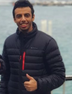 أكمل المحرر في موسوعة “ويكيبيديا” الصحفي #زياد_السفياني أربع سنوات ولا يزال رهن الاعتقال التعسفي، إذ جرى اعتقاله في سبتمبر 2020 على خلفية اتهامه بتقديم معلومات اعتُبرت انتقادية بشأن اضطهاد النشطاء السياسيين في المملكة، فيما يقضي حكماً جائراً بالسجن مدة 8 سنوات.