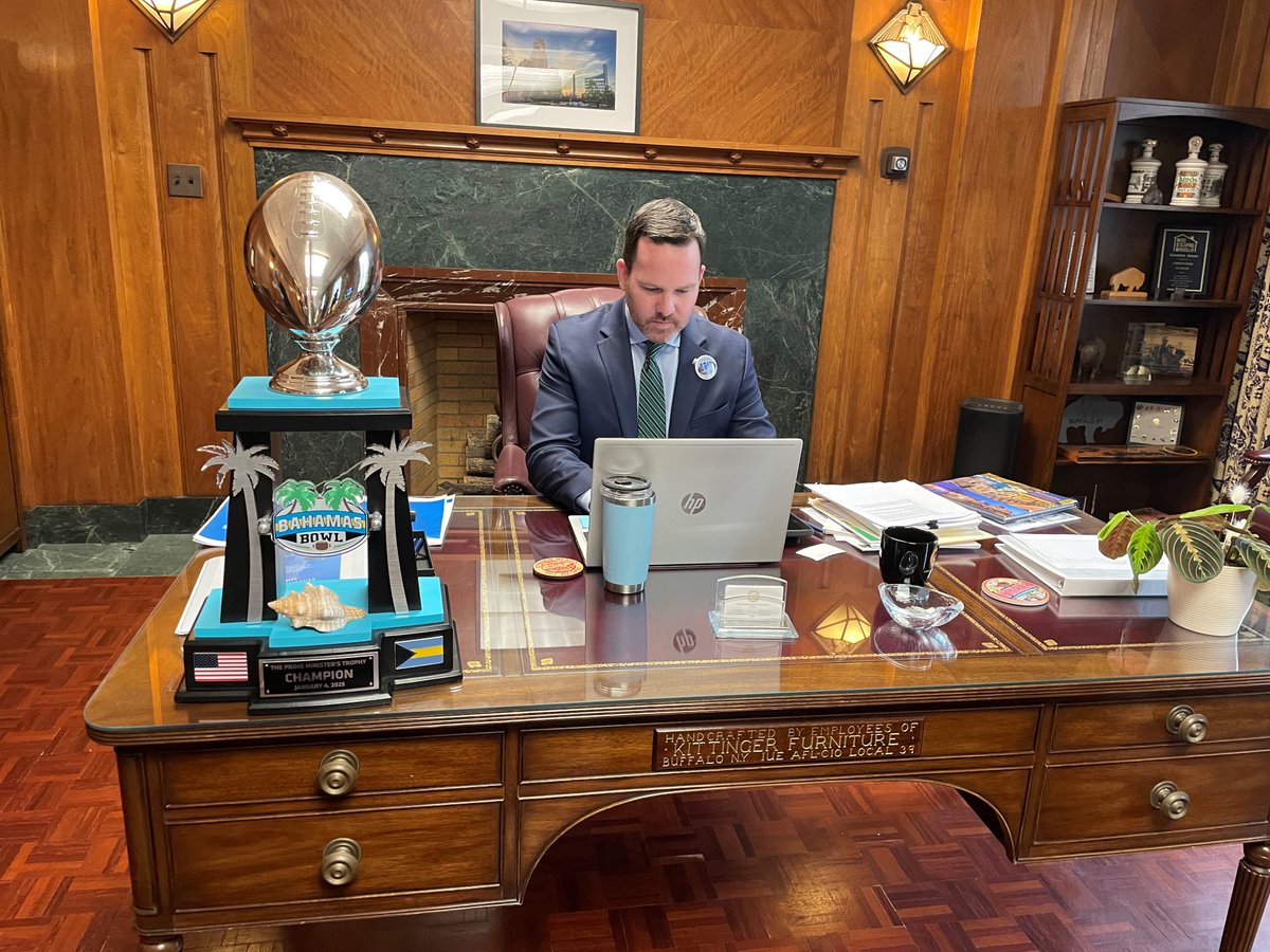 UB Football (@ubfootball) on Twitter photo Thank you for having us today,<a href="/MayorScanlon/">Mayor Chris Scanlon</a>, and proclaiming February 5, 2025 ๐๐ฎ๐๐๐๐ฅ๐จ ๐๐ฎ๐ฅ๐ฅ๐ฌ ๐
๐จ๐จ๐ญ๐๐๐ฅ๐ฅ ๐๐๐ฒ.
#UBhornsUP๐ค| #BullMarket๐ Thank you for having us today,<a href="/MayorScanlon/">Mayor Chris Scanlon</a>, and proclaiming February 5, 2025 ๐๐ฎ๐๐๐๐ฅ๐จ ๐๐ฎ๐ฅ๐ฅ๐ฌ ๐
๐จ๐จ๐ญ๐๐๐ฅ๐ฅ ๐๐๐ฒ.
#UBhornsUP๐ค| #BullMarket๐