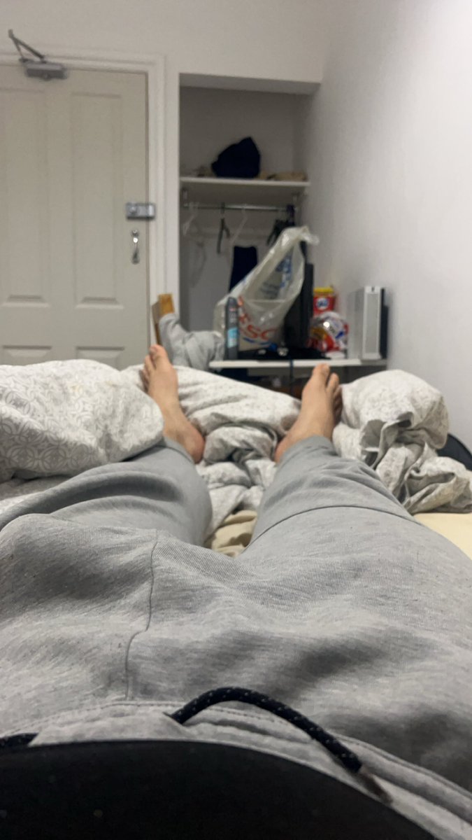 MasterTyler20's tweet photo. Im off to the gym for another sweaty session, while im there stare and goon over this bulge as it makes you empty your wallet😵‍💫 https://t.co/xEWJXLCXyJ