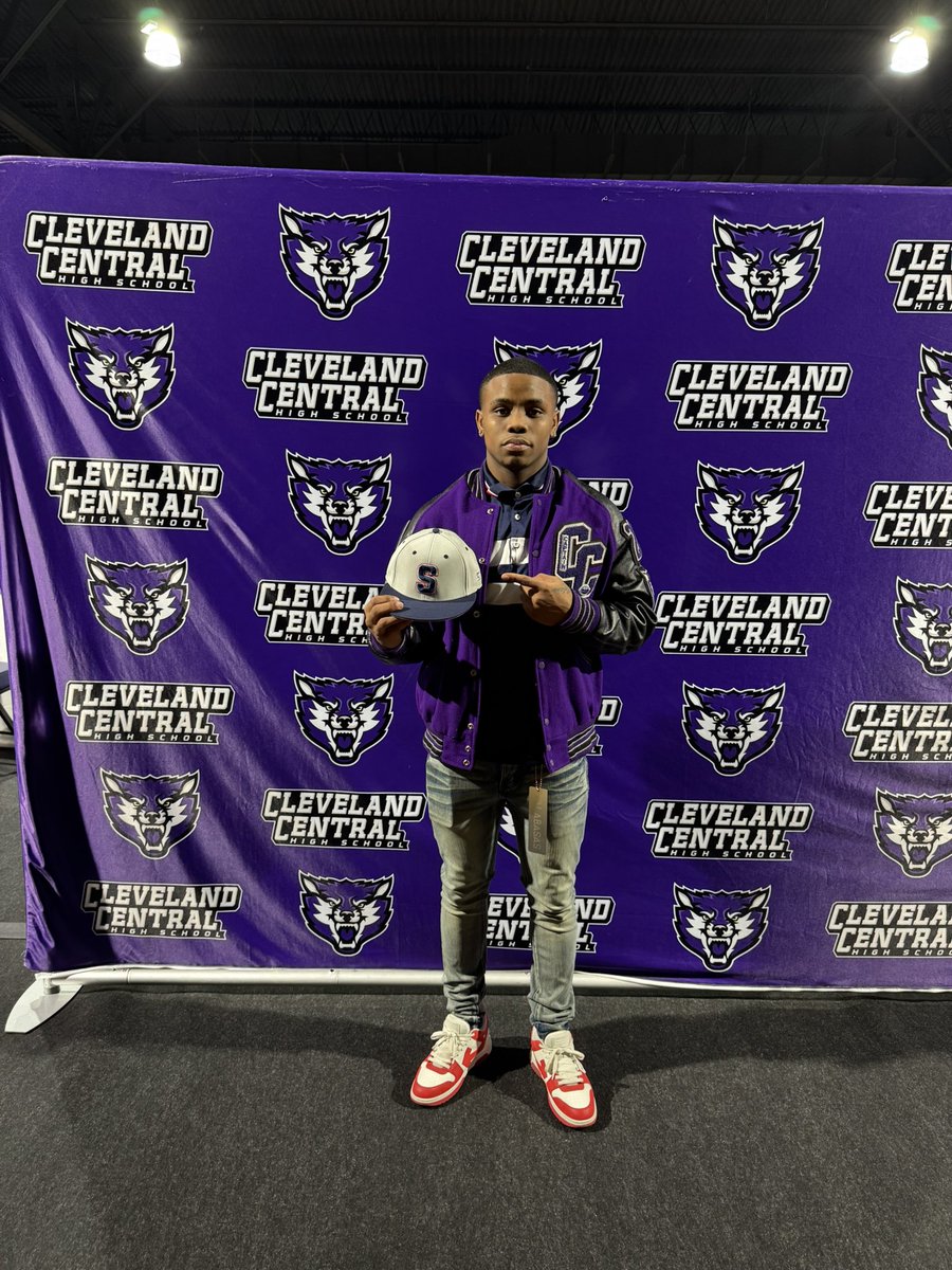 SIGNED🔥🐻  
<a href="/smccfootball/">SMCC Football</a>  <a href="/CoachLGeorge/">Les George</a> <a href="/DariusBuck21/">Darius Buck</a> <a href="/ClevelandCentr1/">Cleveland Central High School Football</a>