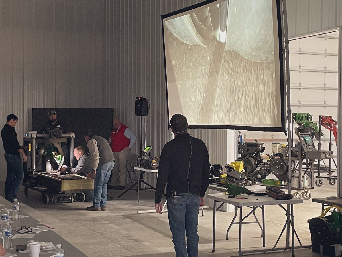 Live from the furrow at Planter University in Kanawha