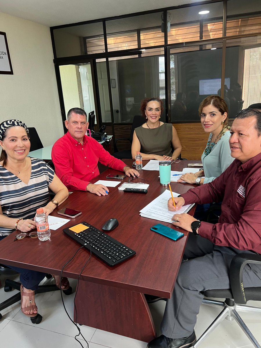 cpctab's tweet photo. La Arq. Olga Limonchi, en su calidad de Presidenta del CPC Tabasco, llevó a cabo la 3ra. Sesión Ordinaria 2025 en donde se aprobó el acta de la 2da. Sesión Ordinaria, así como se presentaron los avances de las actividades de cada uno de los integrantes del Órgano Colegiado. https://t.co/BIwmbmCMd9