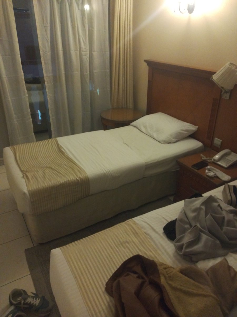 مين موجود بدبي فندق تارا بن ياس