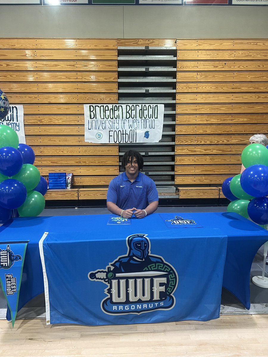 NewsomeWolvesFootball (@newsomewolvesfb) on Twitter photo Congratulations to these 4 seniors on signing their LOI!!
Clayton Brown - <a href="/AF_Football/">Air Force Football</a>
Nate Hohlfeld - <a href="/BrownU_Football/">Brown Bears Football</a>
Noah Guenther - <a href="/HopeCollegeFB/">Hope College Football</a>
Braeden Berdecia - <a href="/UWFFootball/">UWF Football</a> Congratulations to these 4 seniors on signing their LOI!!
Clayton Brown - <a href="/AF_Football/">Air Force Football</a>
Nate Hohlfeld - <a href="/BrownU_Football/">Brown Bears Football</a>
Noah Guenther - <a href="/HopeCollegeFB/">Hope College Football</a>
Braeden Berdecia - <a href="/UWFFootball/">UWF Football</a>