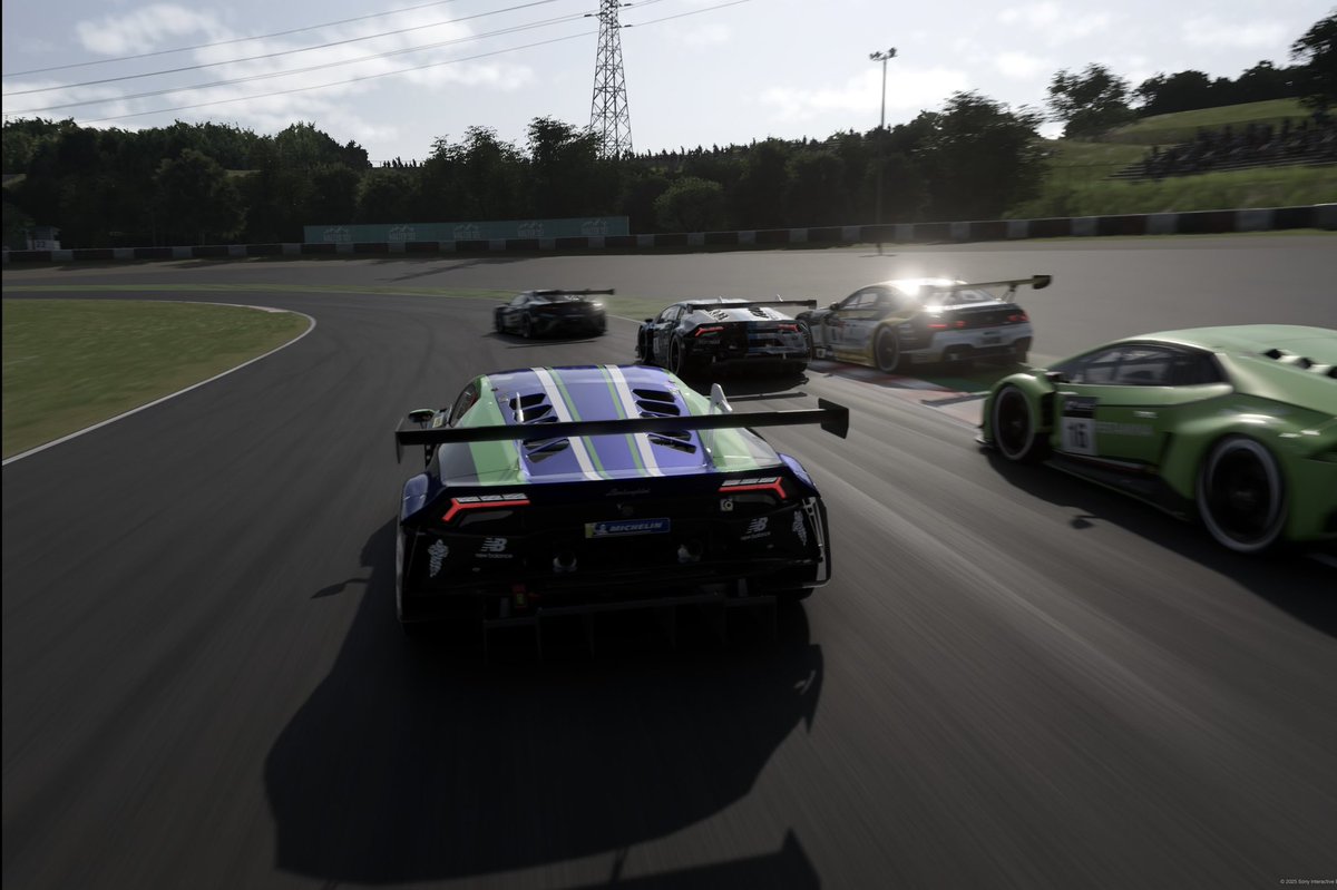 Ronda 1✅

Carrera con algún que otro ‘incidente’ 🙂pero logramos esquivarlos y salvar una P4 y 399 puntos.

No son muchos puntos pero me quedo con el ritmo de carrera y la batalla durante 20 vueltas.