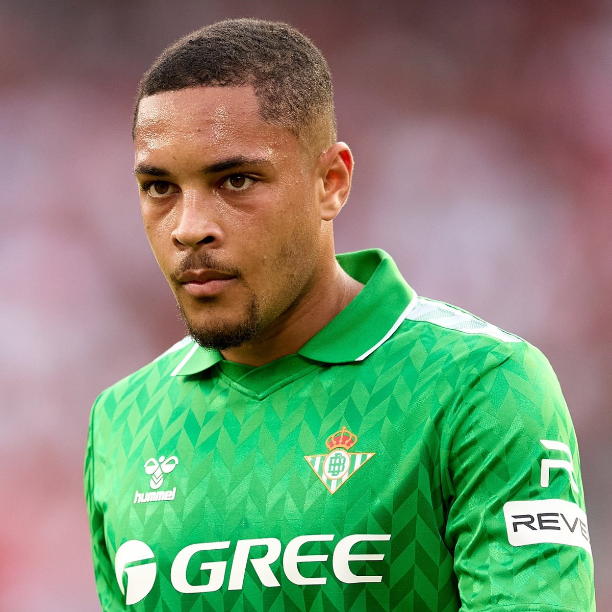 alpinha_'s tweet image. Vamos lá:

De um lado, o Al-Ahli contratou o Galeno e o clube ultrapassou o limite de estrangeiros da liga 🇸🇦.

Se vai ser o Firmino que vai sair? Não sei.

Do outro, Real Bétis tem 4 centroavantes hoje, um deles o recém contratado Cucho Hernandez.

Se o Vitor vai sair? Não sei.