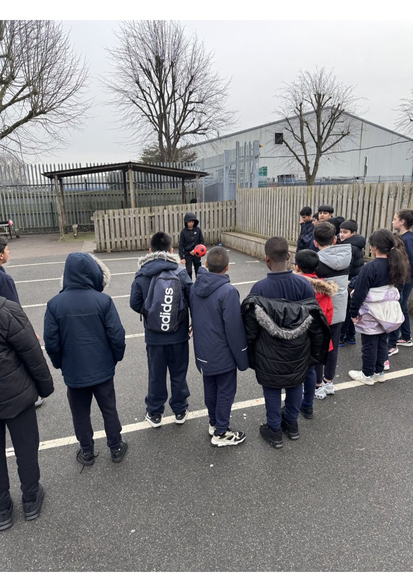 Wonder who won the keepie uppie BCFC competition today?  Looking forward to finding out who won the football tickets 🎟 😀 
#childrensmentalheathweek
<a href="/Place2Be/">Place2Be</a> 
<a href="/BCFC/">Birmingham City FC</a>