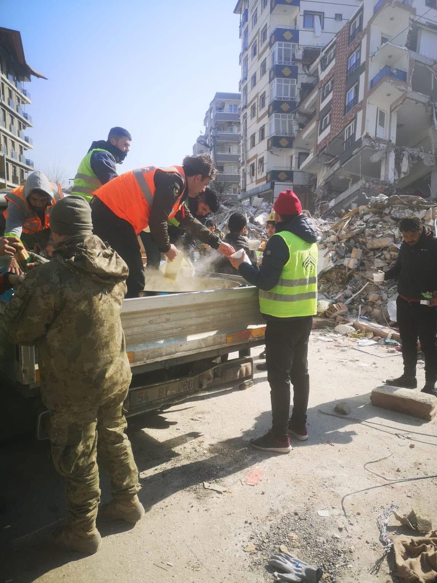RumeliSakarya's tweet photo. 6 SUBAT
2023'0
UNUTMADIK...
Ülkemizi üzüntüye boğan
6 Subat deprem felaketinin üzerinden tam iki yil geçti...
Yitirdigimiz canlarin ve yıkımın acısı ilk günkü gibi yüreklerimizde. Depremde hayatini kaybeden tüm vatandaslarimizi saygi ve rahmetle anıyor yakinlarina sabır diliyoruz https://t.co/gHqQD5oScL
