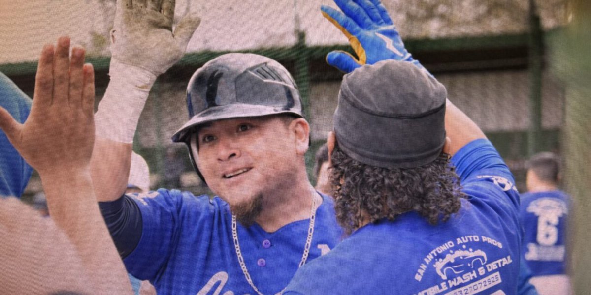 Los Potros de Zacatecas, liderados por Eloy Rocha y Víctor Mercedes, vencieron a los Acereros de San Antonio, dirigidos por Memo de la Cerda y Luis Mendoza.

Leer mas: laprensatexas.com/potros-arranco…