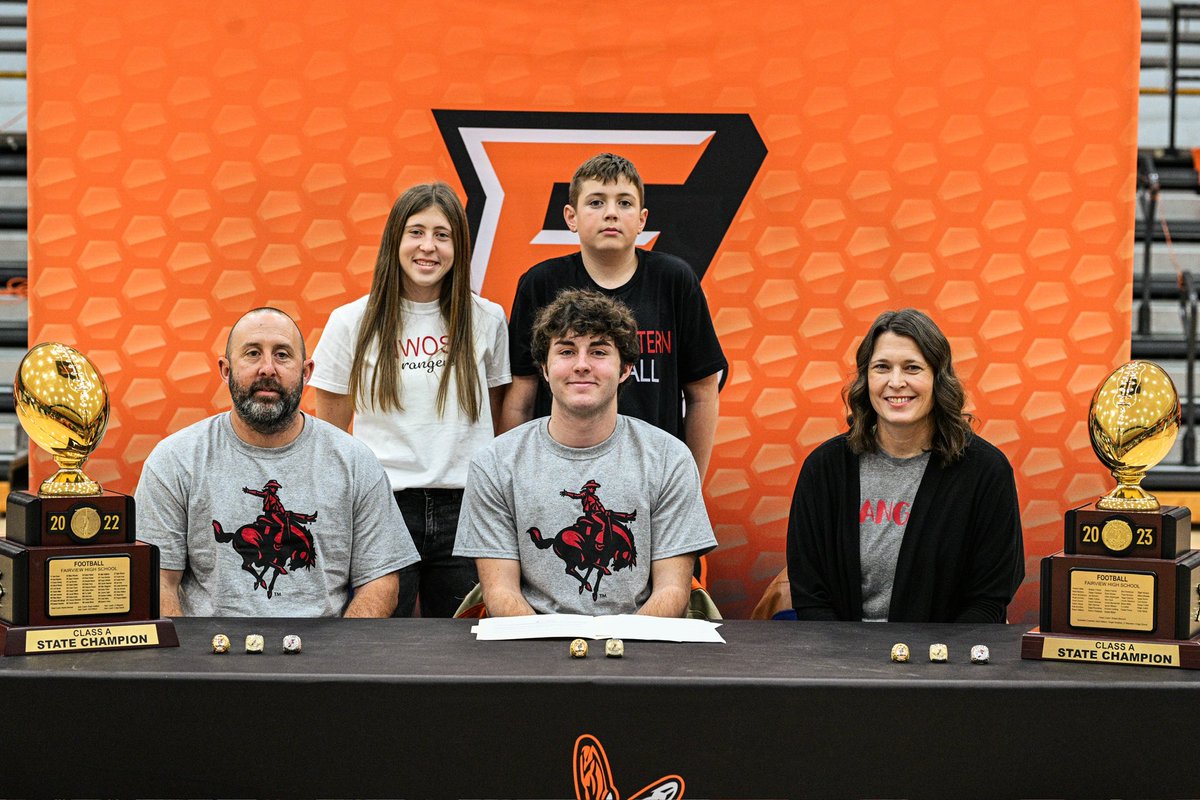 FV_athletics1's tweet image. 𝗡𝗔𝗧𝗜𝗢𝗡𝗔𝗟 𝗦𝗜𝗚𝗡𝗜𝗡𝗚 𝗗𝗔𝗬
We are proud of these 3 student-athletes who committed to continue their academic and athletic careers at the next level!  Congratulations 
Jax Bernard -NWOSU(football)
Easton Hamar -NWOSU(football &amp;amp; track)
Boden Miller -NWOSU(baseball)