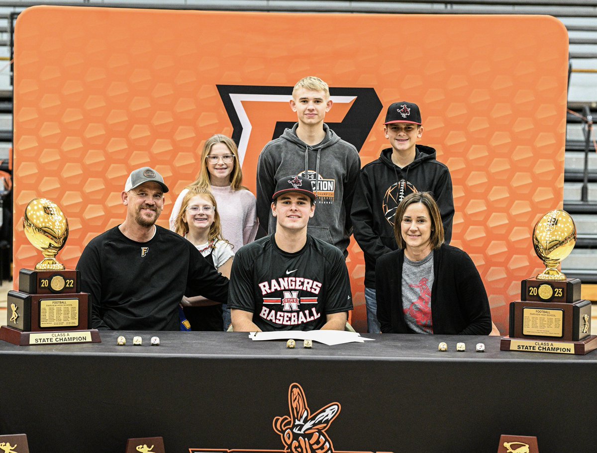 FV_athletics1's tweet image. 𝗡𝗔𝗧𝗜𝗢𝗡𝗔𝗟 𝗦𝗜𝗚𝗡𝗜𝗡𝗚 𝗗𝗔𝗬
We are proud of these 3 student-athletes who committed to continue their academic and athletic careers at the next level!  Congratulations 
Jax Bernard -NWOSU(football)
Easton Hamar -NWOSU(football &amp;amp; track)
Boden Miller -NWOSU(baseball)