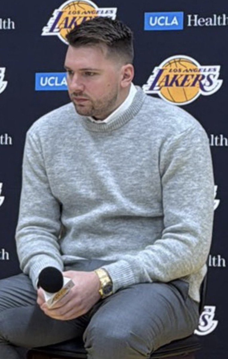 CustomSockShop's tweet image. Me when I feel my socks roll up inside my shoes but I can't fix them