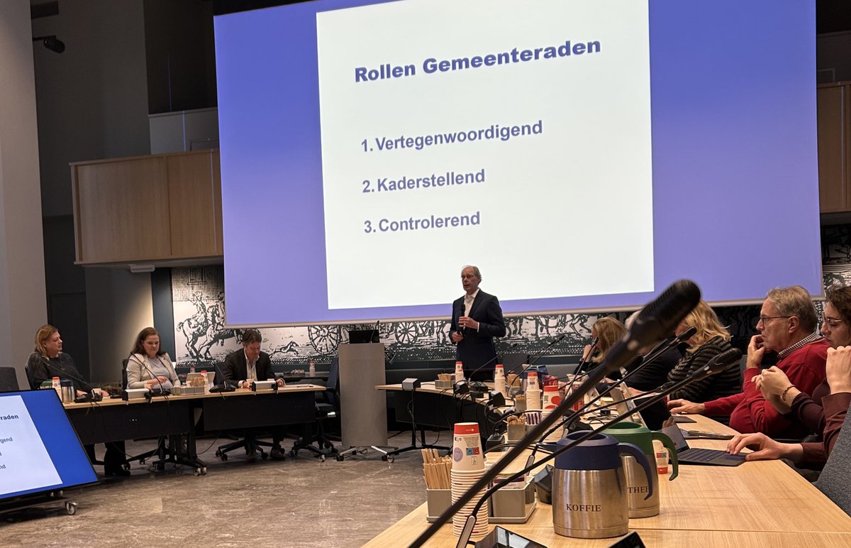 Interessante bijeenkomst over verantwoord omgaan met AI voor gemeenteraadsleden <a href="/meharmsen/">Maaike E. Harmsen</a> <a href="/floorkist_AI/">Floor Kist</a>