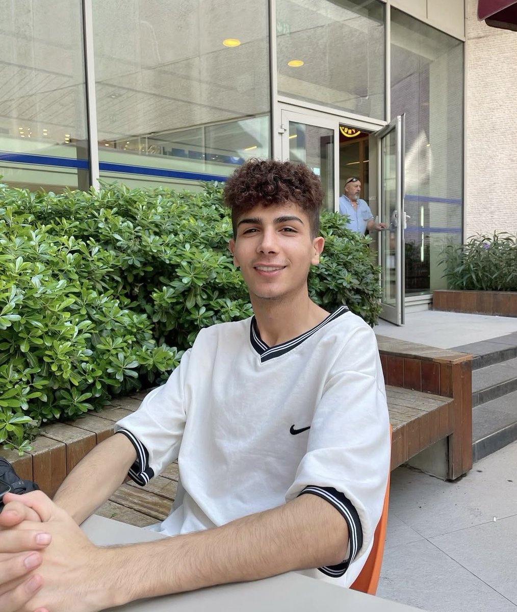 cilvesampiyonu's tweet photo. Seni unutsunlar istemiyorum, büyüyemediğin için çok üzgünüm. Çok üzgünüm umarım sevildiğini hissettiğin mutlu bi hayatın olmuştur tek dileğim bu https://t.co/DOYITfNOY4
