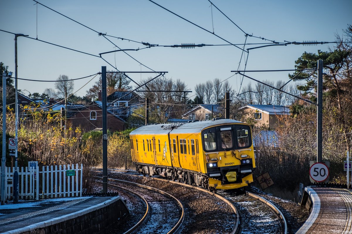ASMRailPhotos's tweet image. 🖍️| 2Q08 0557 Middlesbrough Sidings to Middlesbrough Sidings

📣| @networkrail @NetworkRailEC 
🚂| Class 950001
📍| Morpeth
📆| 20/11/2024

#class950 #950001 #networkrail #testtrain