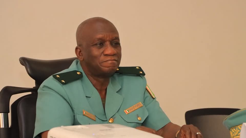 EBAFOSAci's tweet image. Félicitations à l&apos;Expert Karna Bakary Soro, Point Focal ROSCIDET  et de EBAFOSA Côte d&apos;Ivoire pour sa promotion et son nouveau grade à la #SODEFOR. 
#climat #sdg #forest #agroforesterie #cacao #ndc #Abidjan #RC