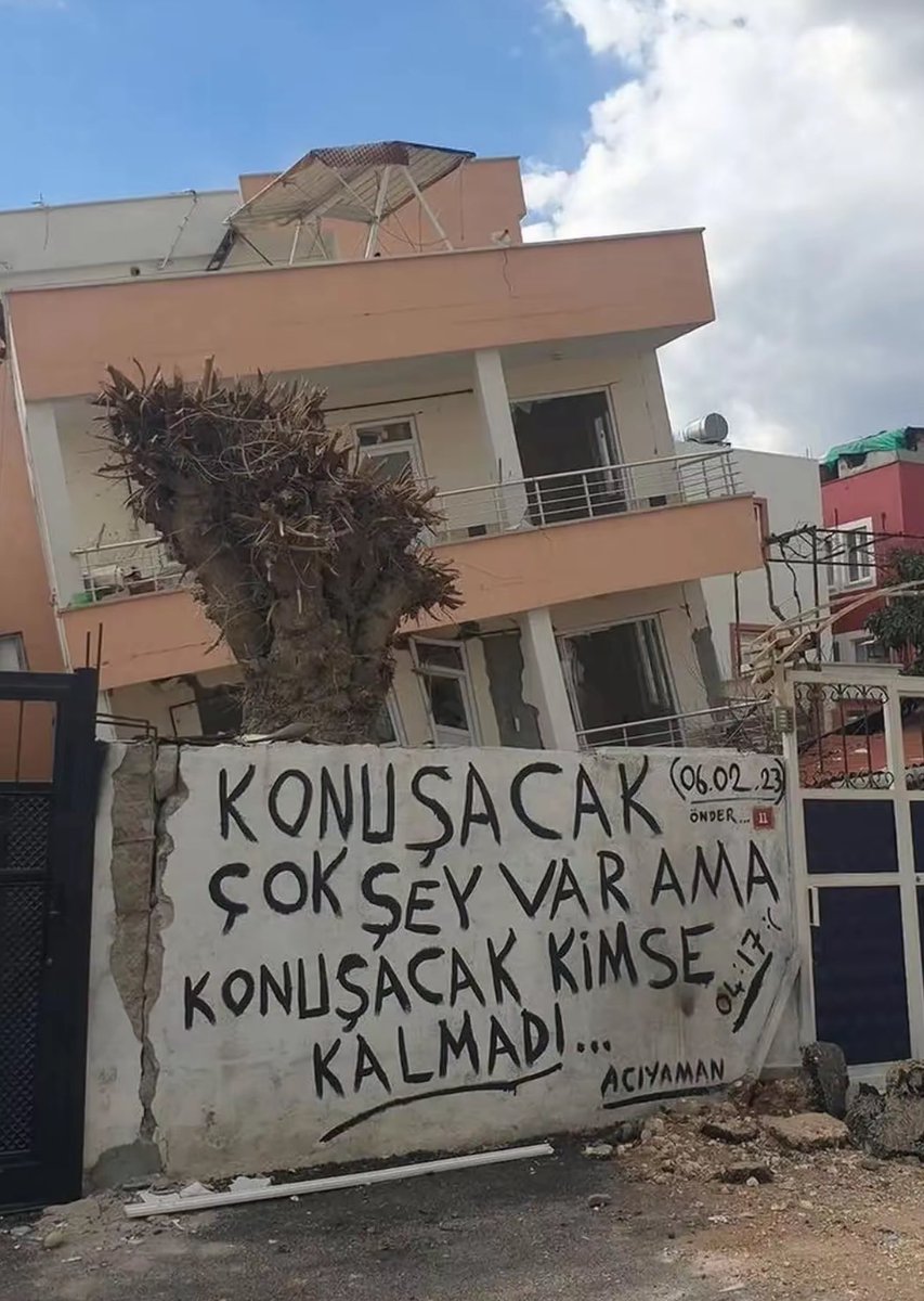 GuLusuNuSeVeYim's tweet photo. Saatlerin günlerin durduğunu gördüm  ...
Ve insanların yarını olmadı ...
#6subat2023 https://t.co/sUZyCqN5Na