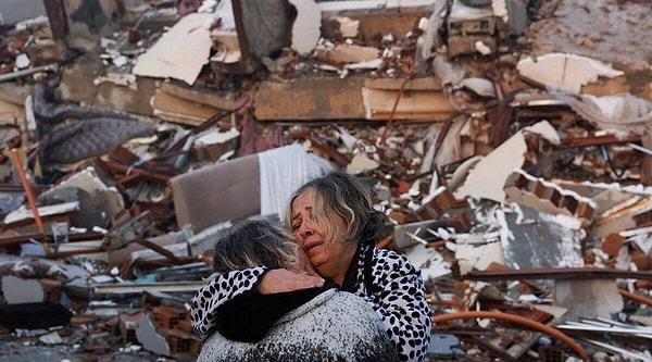 bazı hatıralar hafızadan silinmiyor
bazı yaralar asla sarılmıyor
#deprem #6subat2023