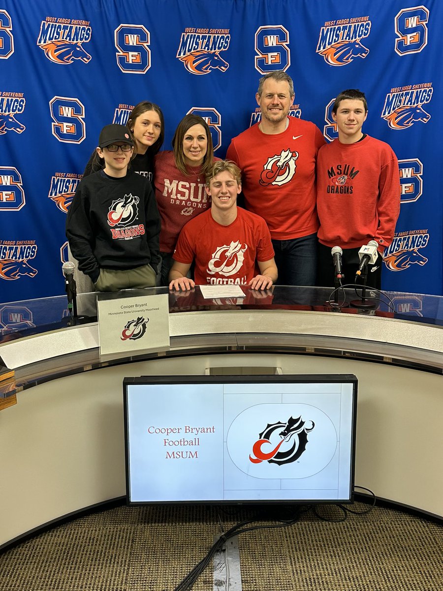 WFMustangAD's tweet photo. Making it official! What a fantastic individual, who deserves this great opportunity. MSUM, you are getting a GREAT one! https://t.co/3aicKDBbZC