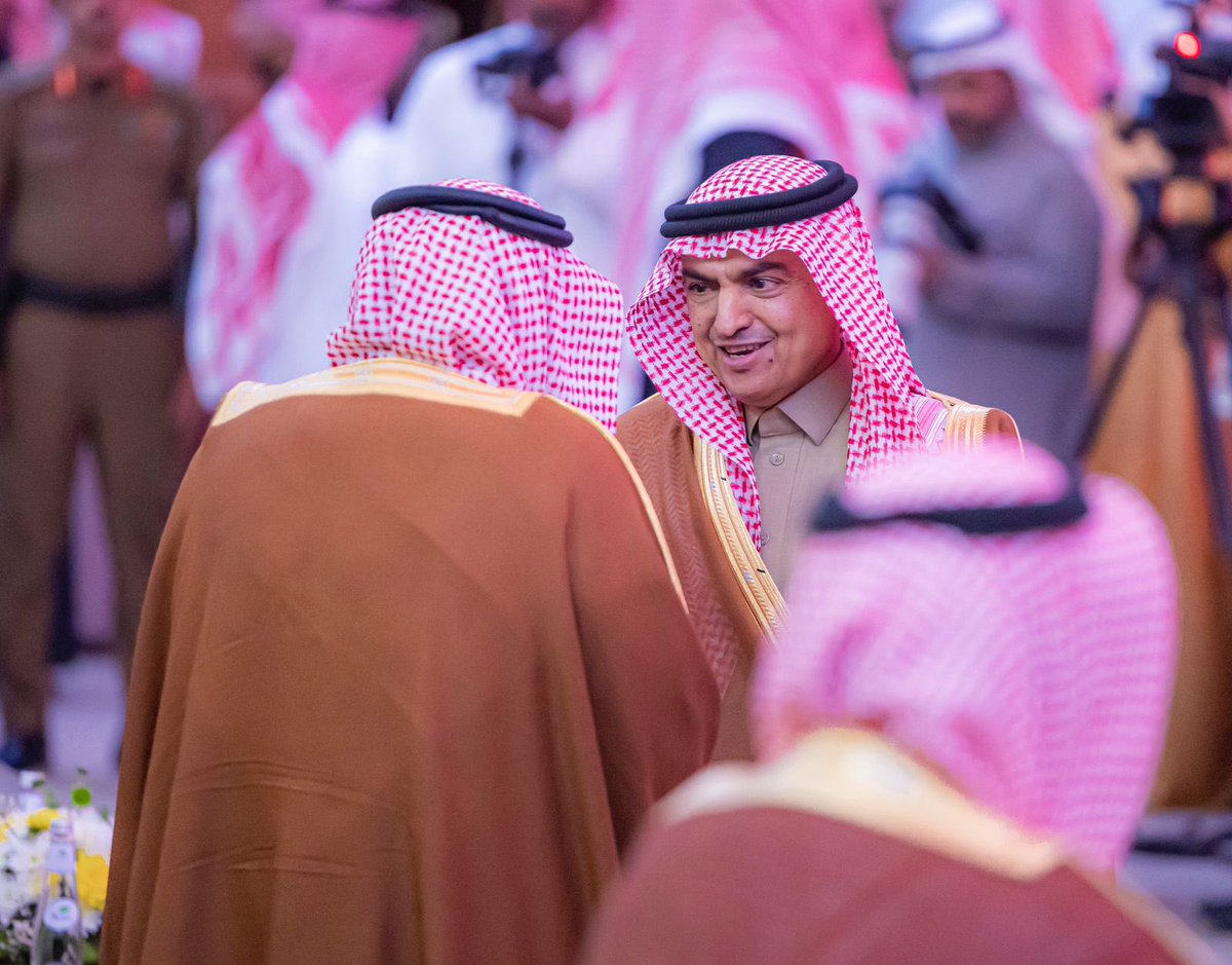سيدي الأمير :
 يا موطن التقدير .
 ومحور التطوير .
  ثناؤكم وسام شرف عظيم 
 وليس أجمل أن تأتي الإشادة
  من عنوان القيادة والريادة ..
دمت نبراساً للوفاء والعطاء .