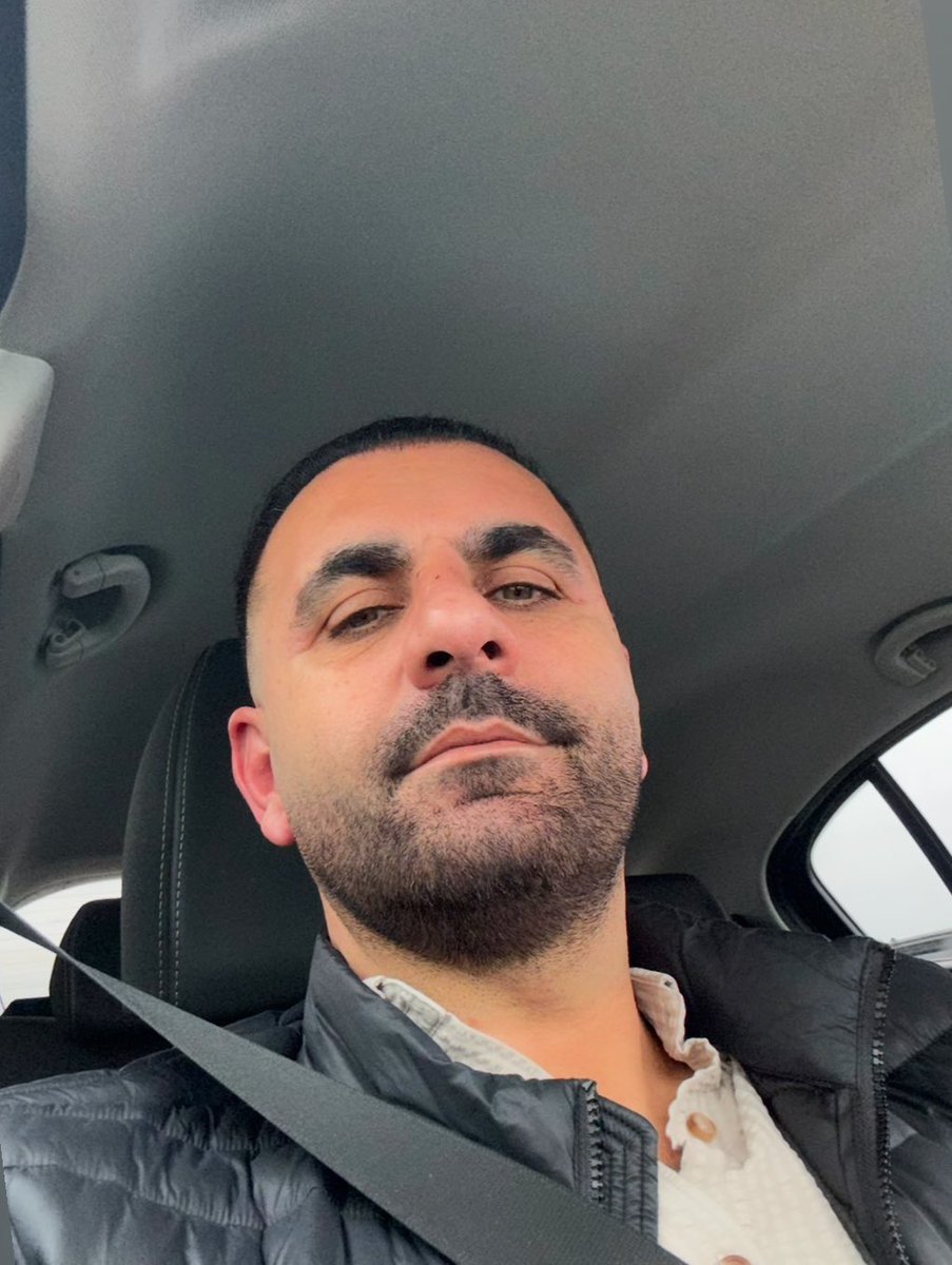 İnsan ya hayrandır sana, ya düşman. Ya hiç yokmuşsun gibi unutulursun ya bir dakka bile çıkmazsın akıldan.

Nazım Hikmet Ran