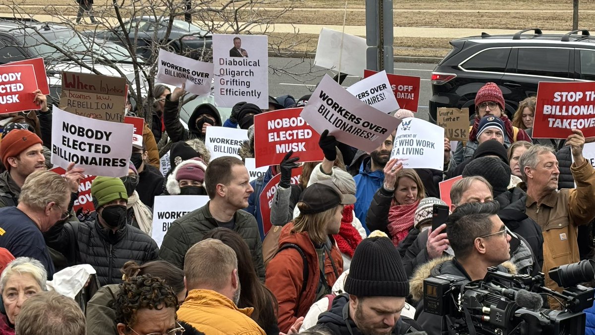 BILLIONAIRES OUT, WORKERS IN!

We’re out at <a href="/USDOL/">U.S. Department of Labor</a> showing Elon Musk’s DOGE that the labor movement will stand up to any attack on our workplace rights.