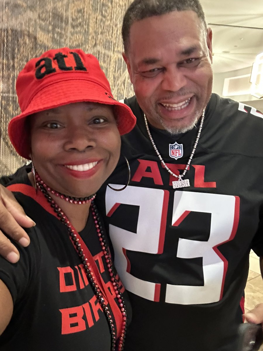 AtLisa30331's tweet image. Ran into another @AtlantaFalcons fan in New Orleans. 🔴⚫️🏈