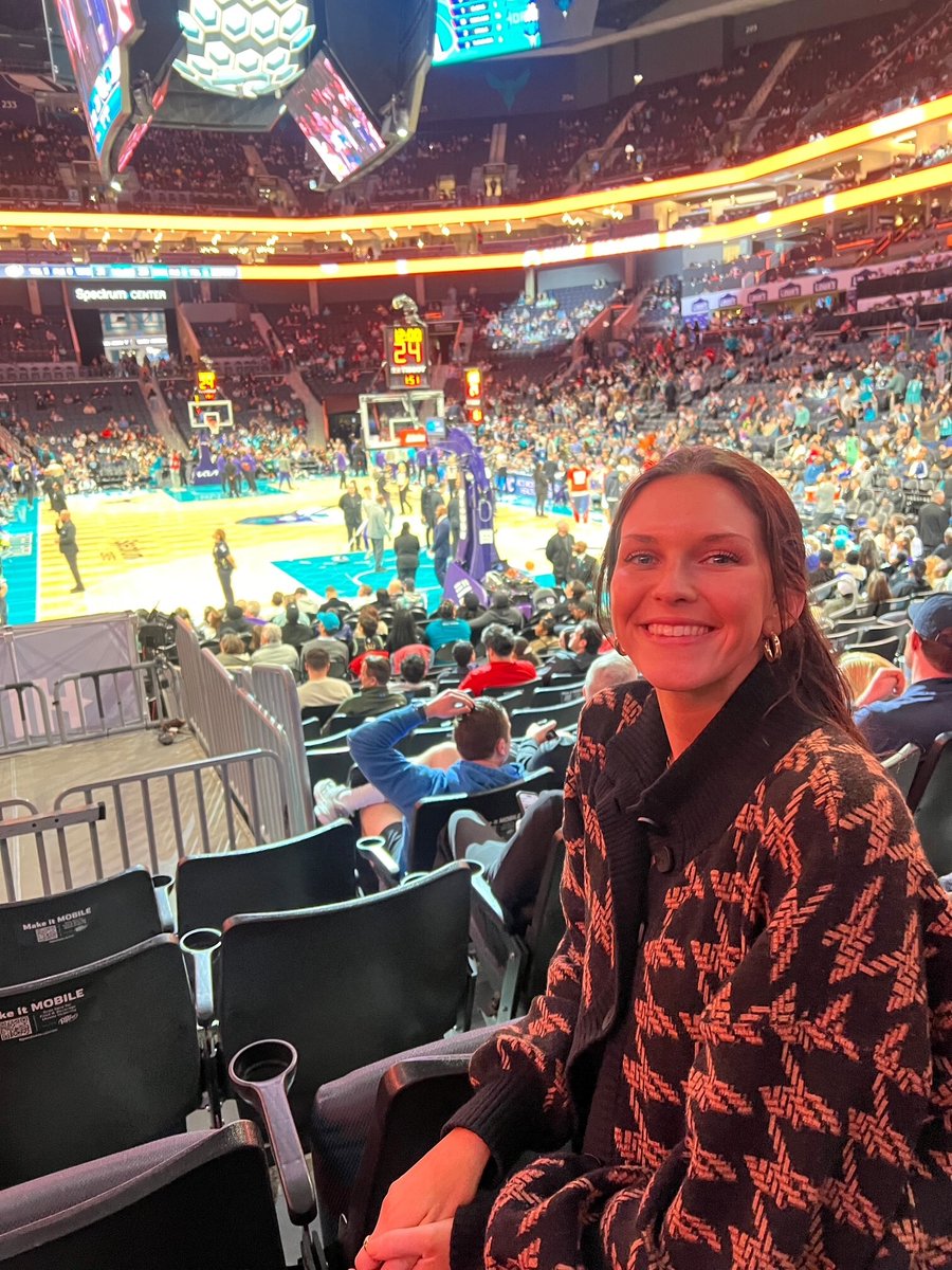 TicketManager's tweet image. ✈️ Team #TicketManager Coast to Coast! ✈️

Our team met with partners over dinner in AZ, while Maddie Hoburg traveled across NC, meeting with clients and cheering on our partner, the @Wizards!

Wherever our customers are, #TicketManager will #bethere.

#SportsBiz x #SportsTech