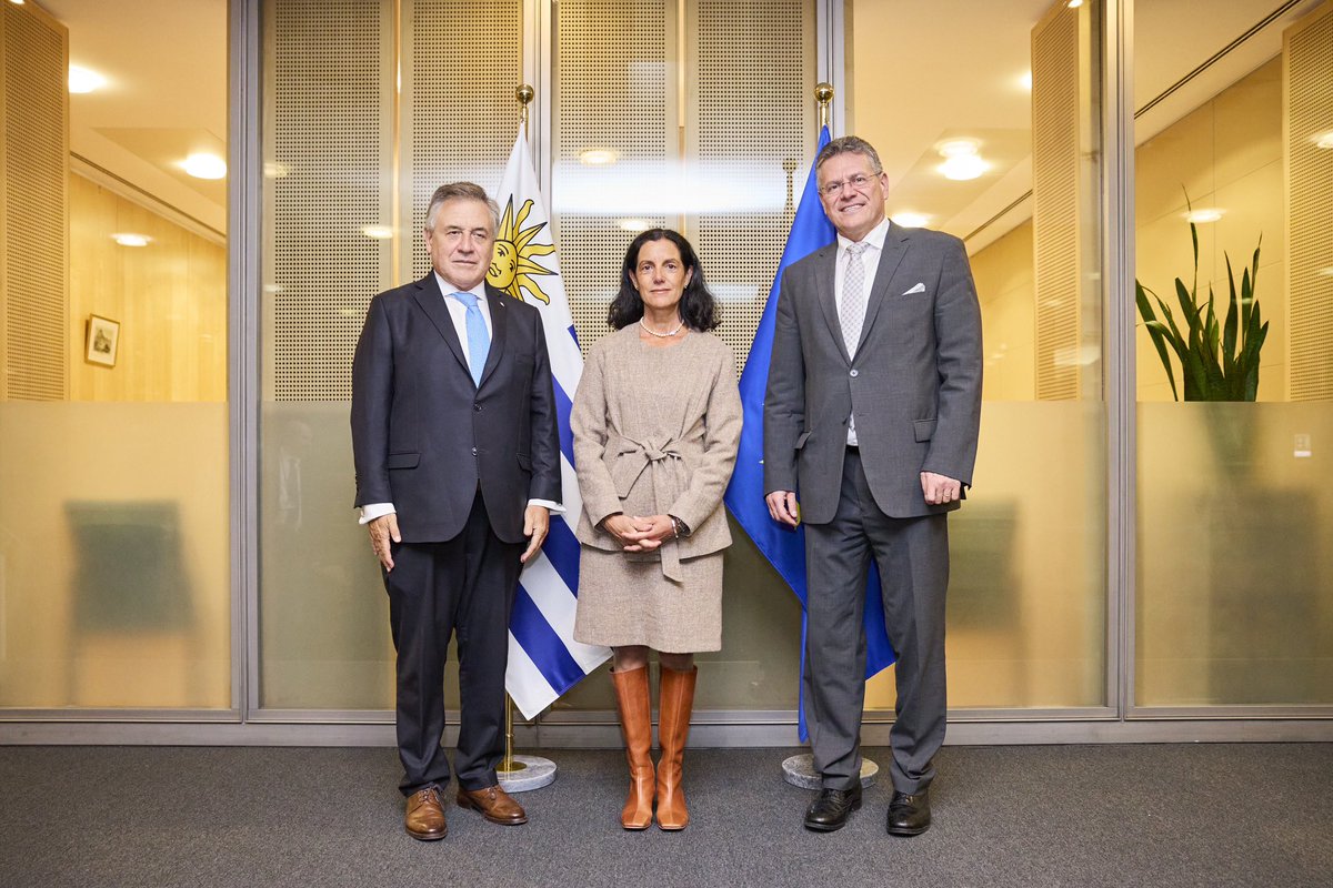 Maroš Šefčovič🇪🇺 (@marossefcovic) on Twitter photo Glad to welcome <a href="/OmarPaganini/">Omar Paganini</a> and <a href="/mef_Uruguay/">Economía y Finanzas</a> A. Arbeleche to BXL, just weeks after the successful conclusion of the EU-<a href="/mercosur/">MERCOSUR</a> Partnership Agreement.
A signal to the world that like-minded partners can achieve something meaningful together. An excellent deal worth promoting. Glad to welcome <a href="/OmarPaganini/">Omar Paganini</a> and <a href="/mef_Uruguay/">Economía y Finanzas</a> A. Arbeleche to BXL, just weeks after the successful conclusion of the EU-<a href="/mercosur/">MERCOSUR</a> Partnership Agreement.
A signal to the world that like-minded partners can achieve something meaningful together. An excellent deal worth promoting.